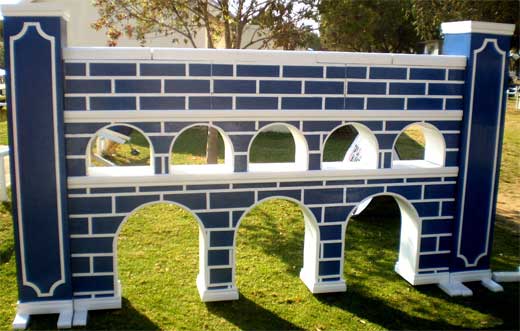 Wall with arches and Brick Design
